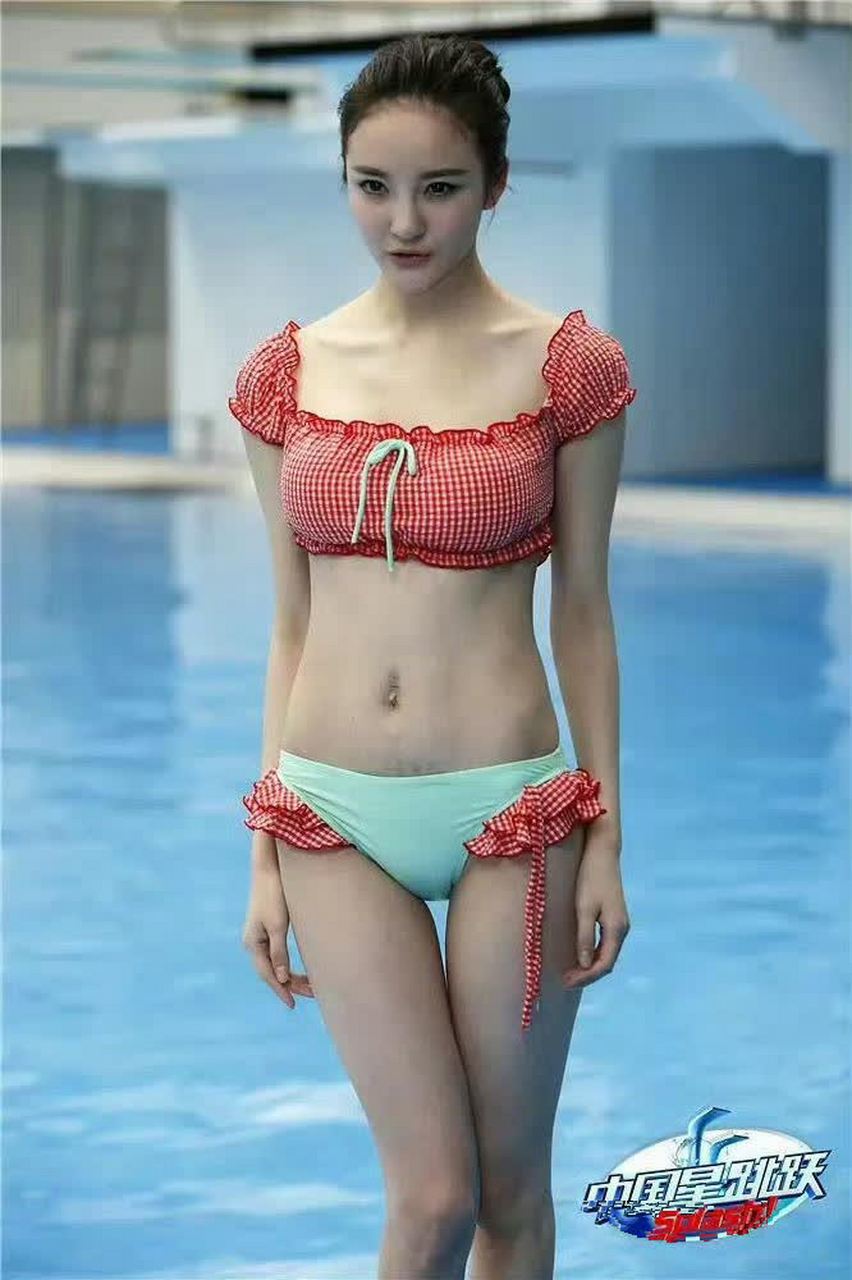 刘雨欣的泳装大赏,真的美如画.