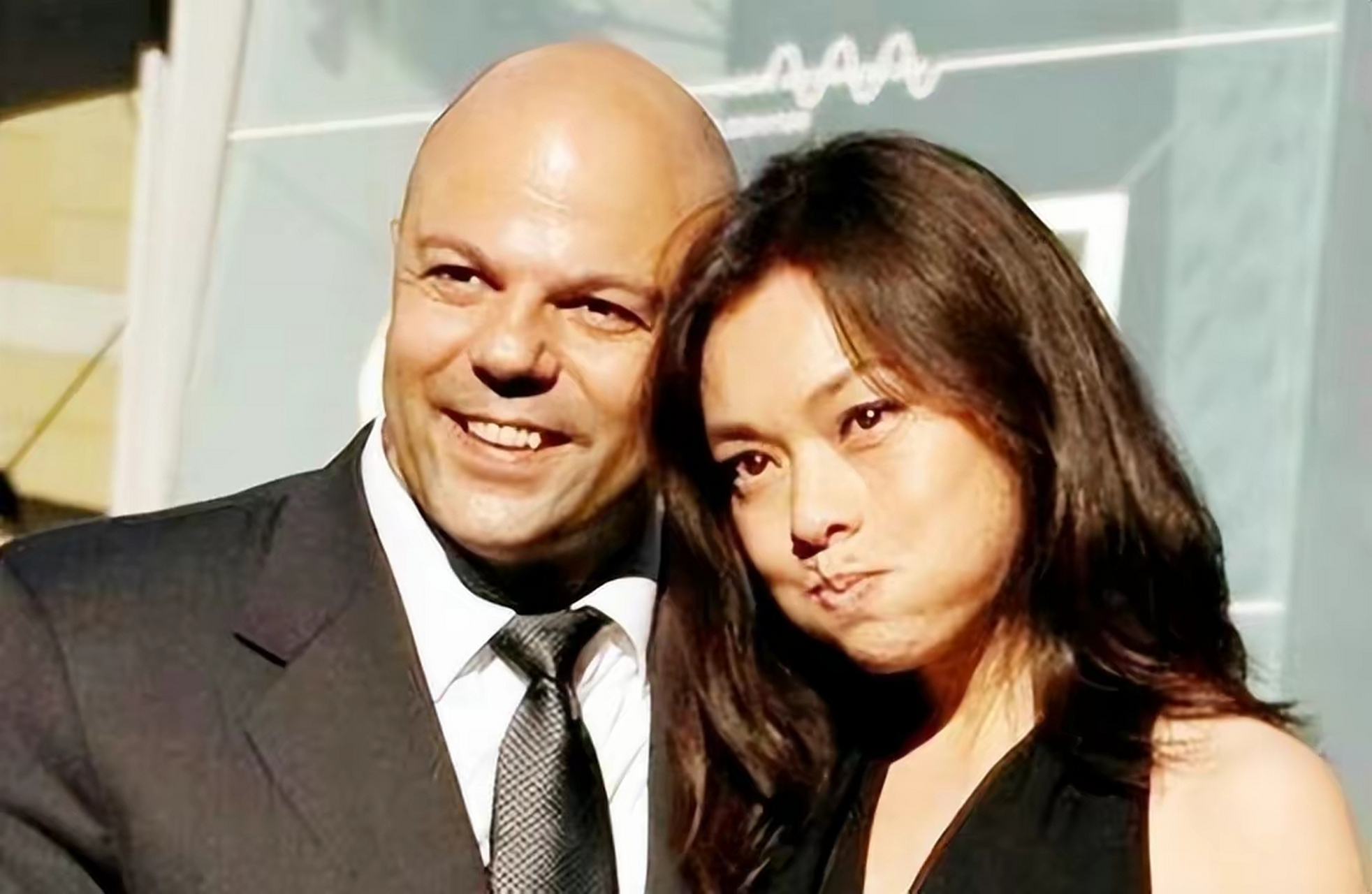 史可与他的瑞士老公克里斯,他是高级金融分析师,其父为亿万富翁.