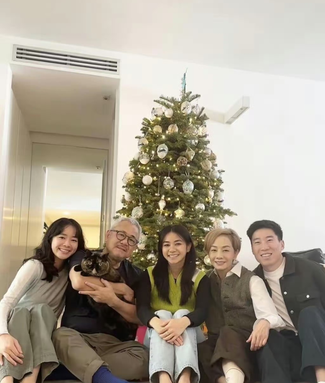 毛舜筠送大女儿出嫁婚礼与亲家牵手入场