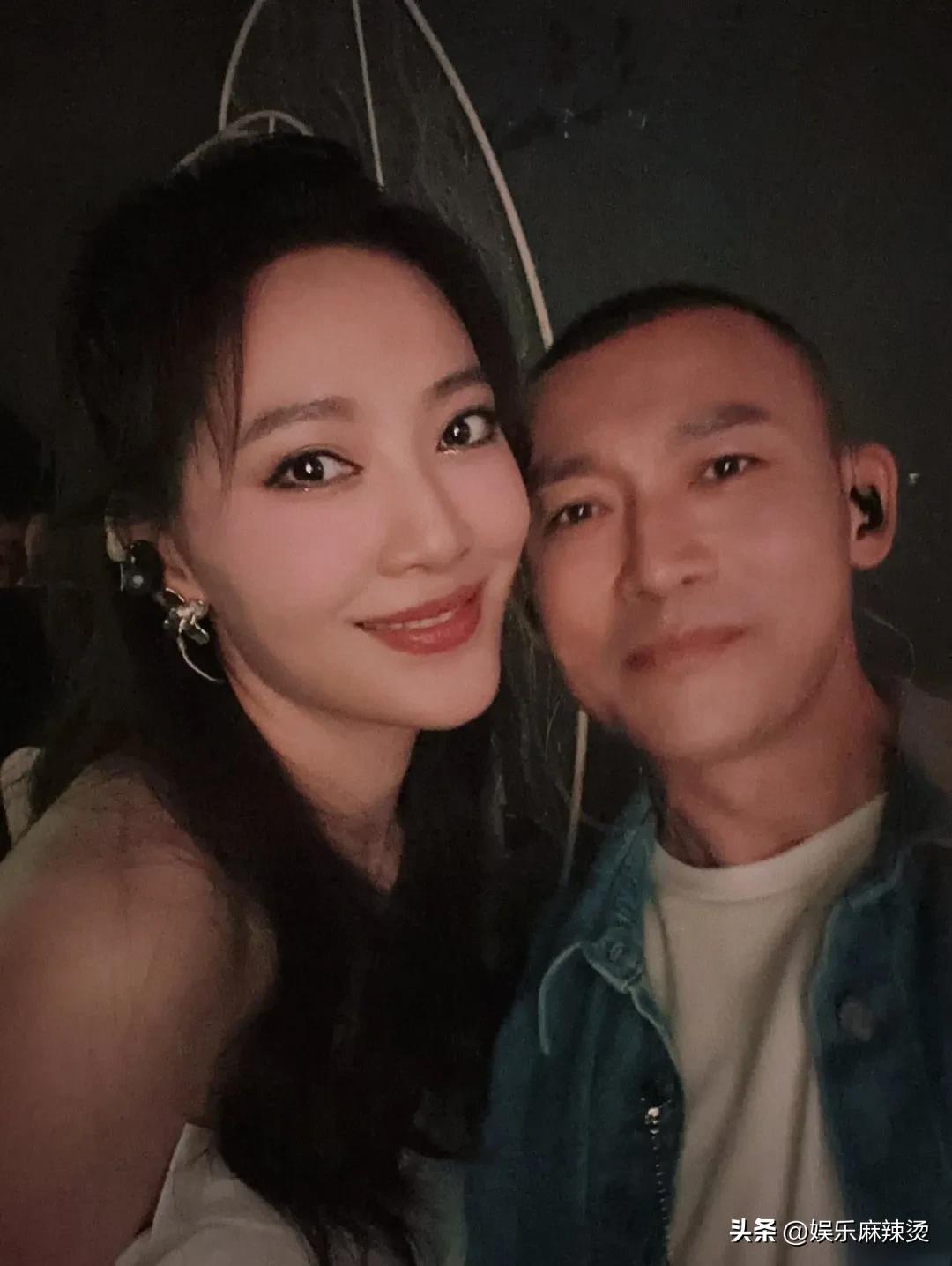 46岁聂远和36岁老婆秦子越晒照秀恩爱,都说七年之痒,但是聂远和秦子越
