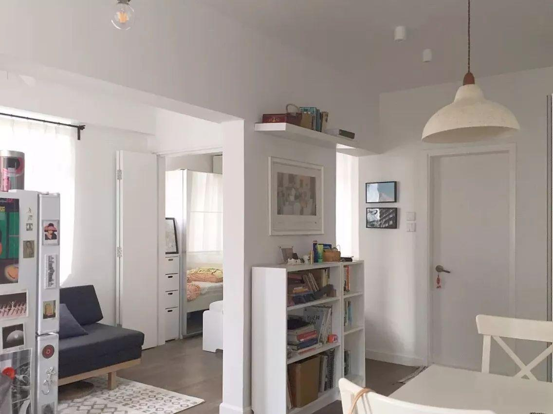 3平方米),两个并排迷你卫生间(2.6和1.9平米)