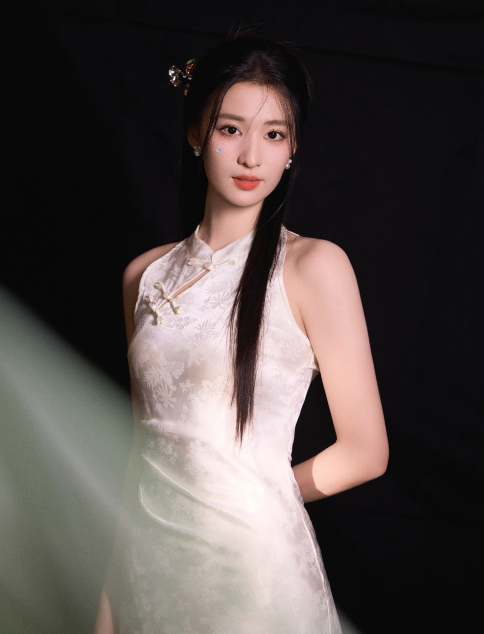 王楚然美照,这才是秀色掩今古,荷花羞玉颜!