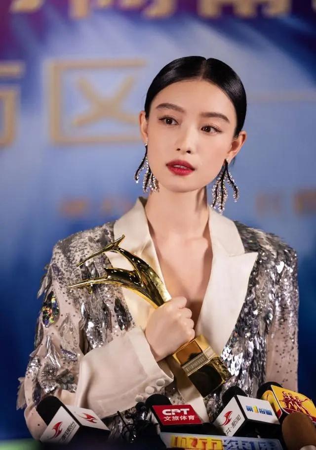 女人的5种眼型:桃花眼妩媚,柳叶眼柔美,最后一种很影响颜值