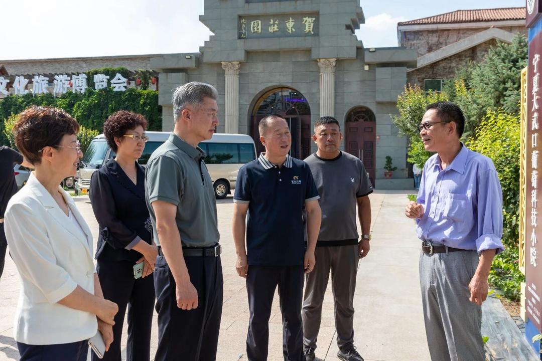 宁夏回族自治区党委副书记庄严调研贺东庄园科技小院