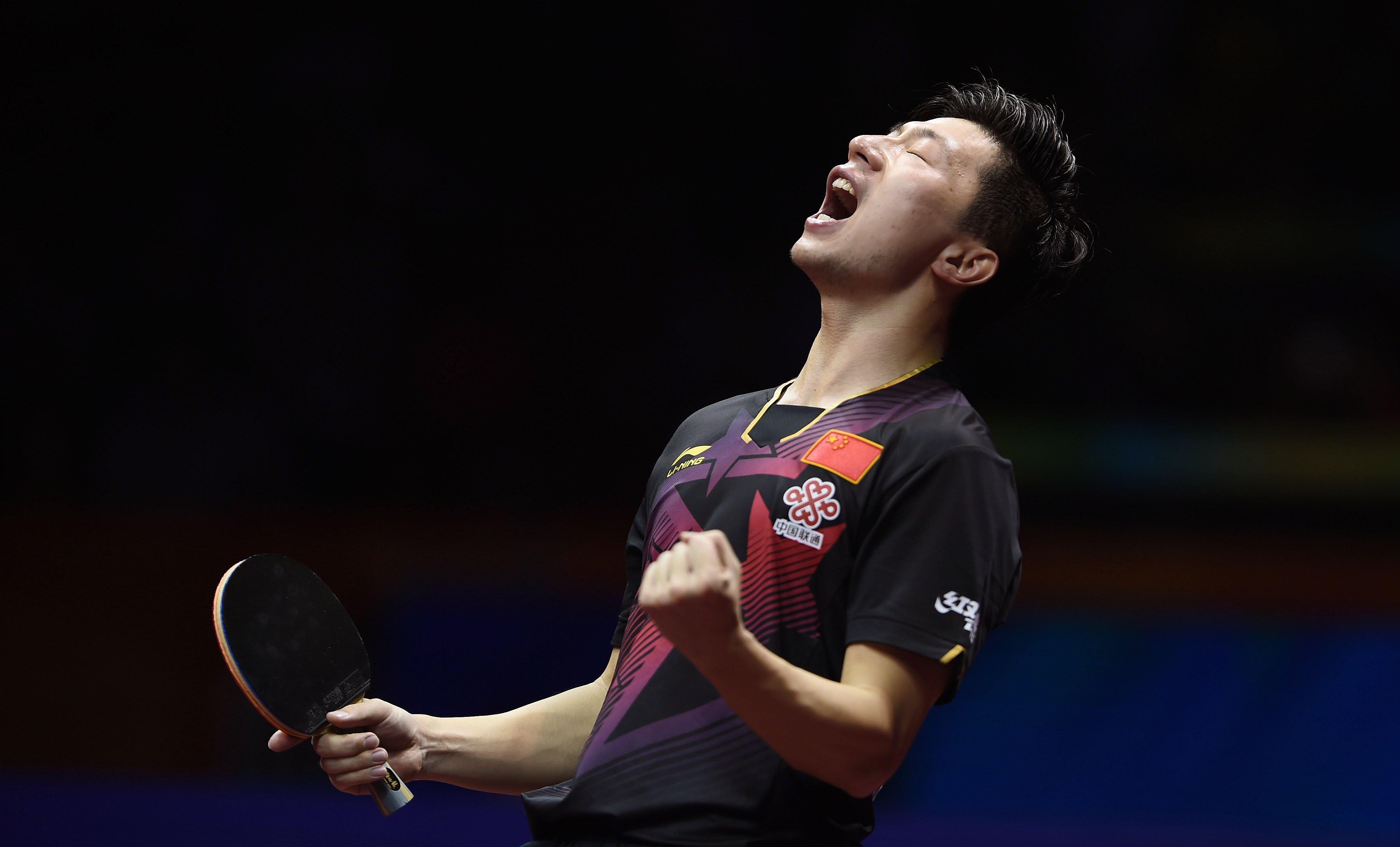 马龙一家四口全家福曝光,两个儿子穿兄弟装,妻子夏露气质很迷人