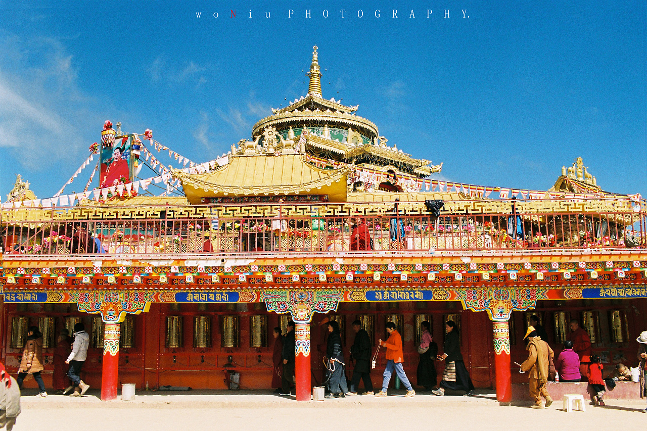 五明佛学院:藏传佛教的圣地与夏日避暑胜地