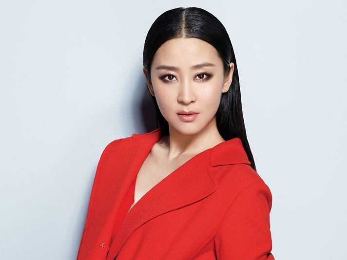 回顾演员苗圃:嫁大19岁富商陈义红,婚后生一男一女如今幸福美满