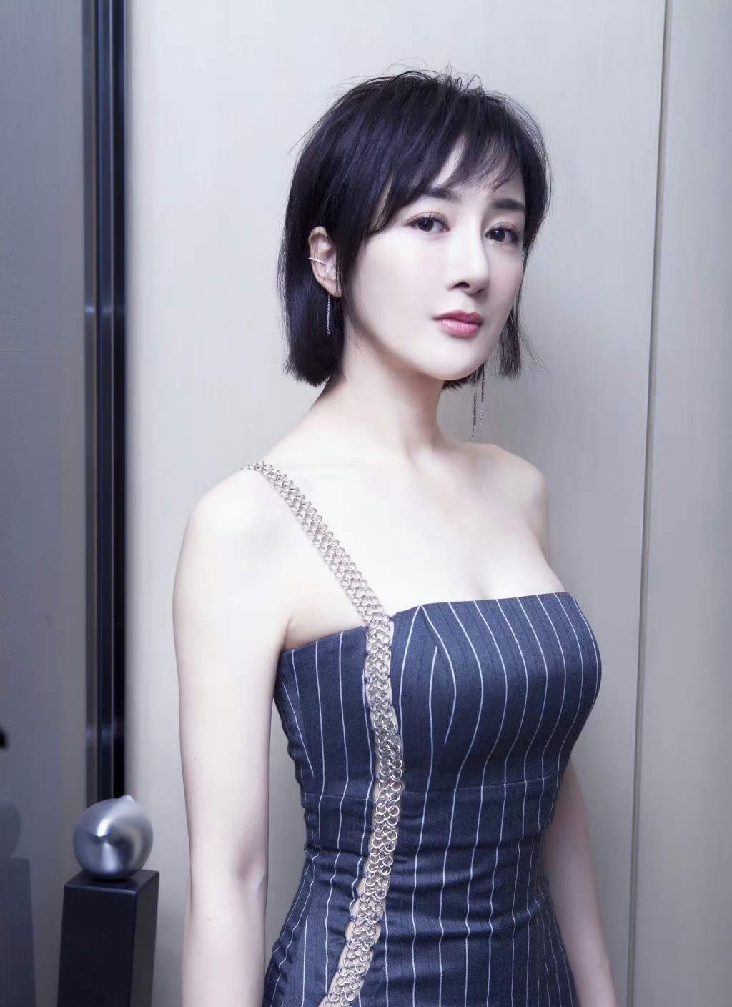 李依晓公开恋情晒视频分享与男友同游美国,两人甜蜜互动幸福满满