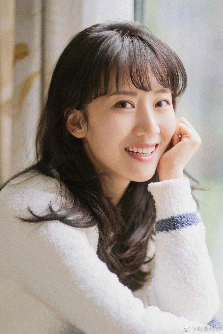 温柔气质李念居家写真
