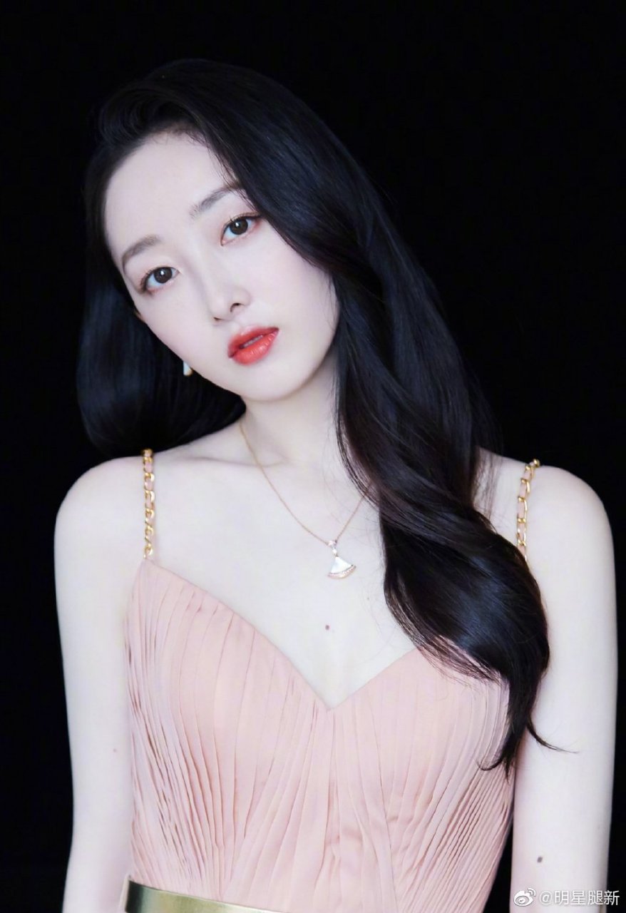 蒋梦婕梦幻写真红唇迷人