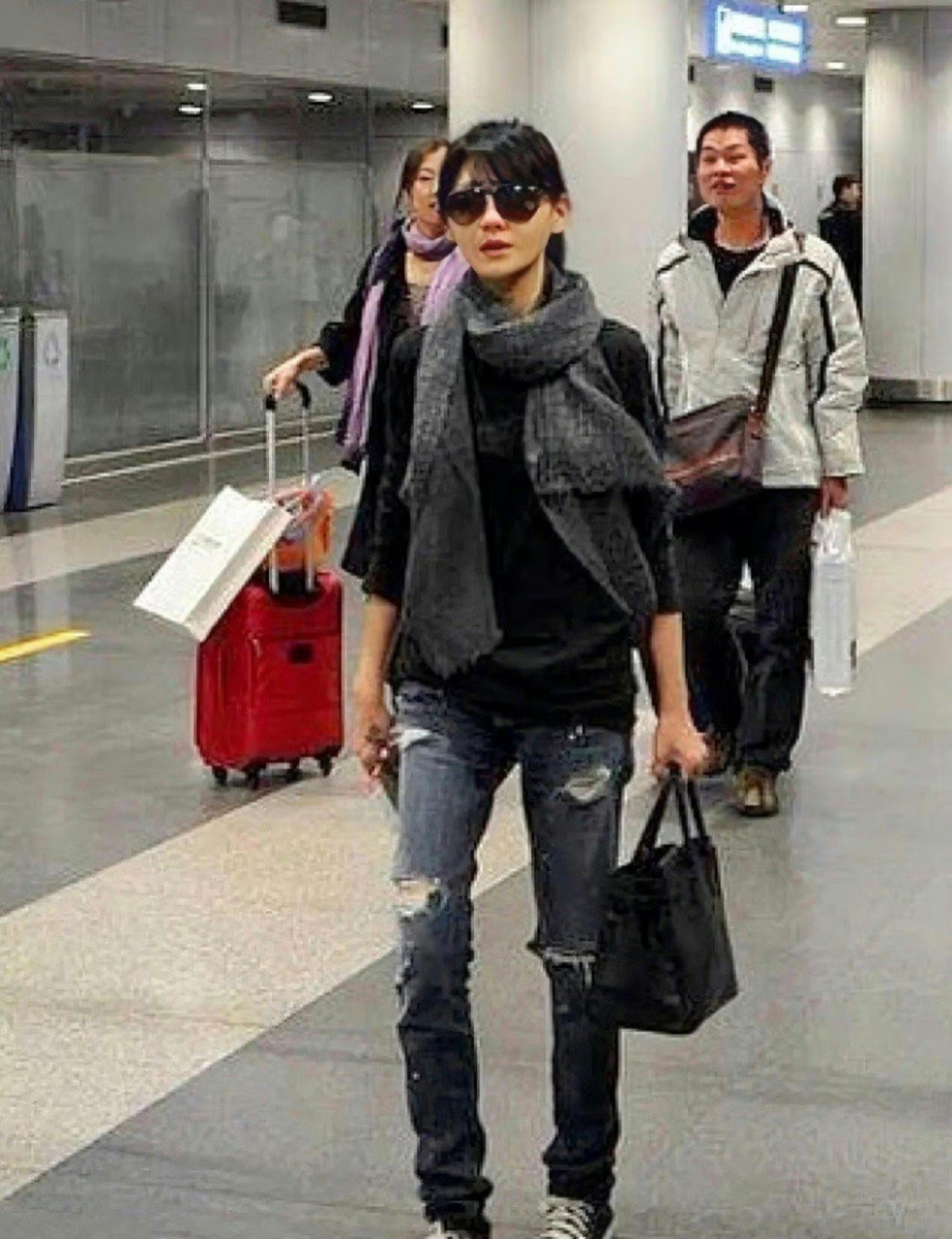 网友说早期的大s是时尚达人