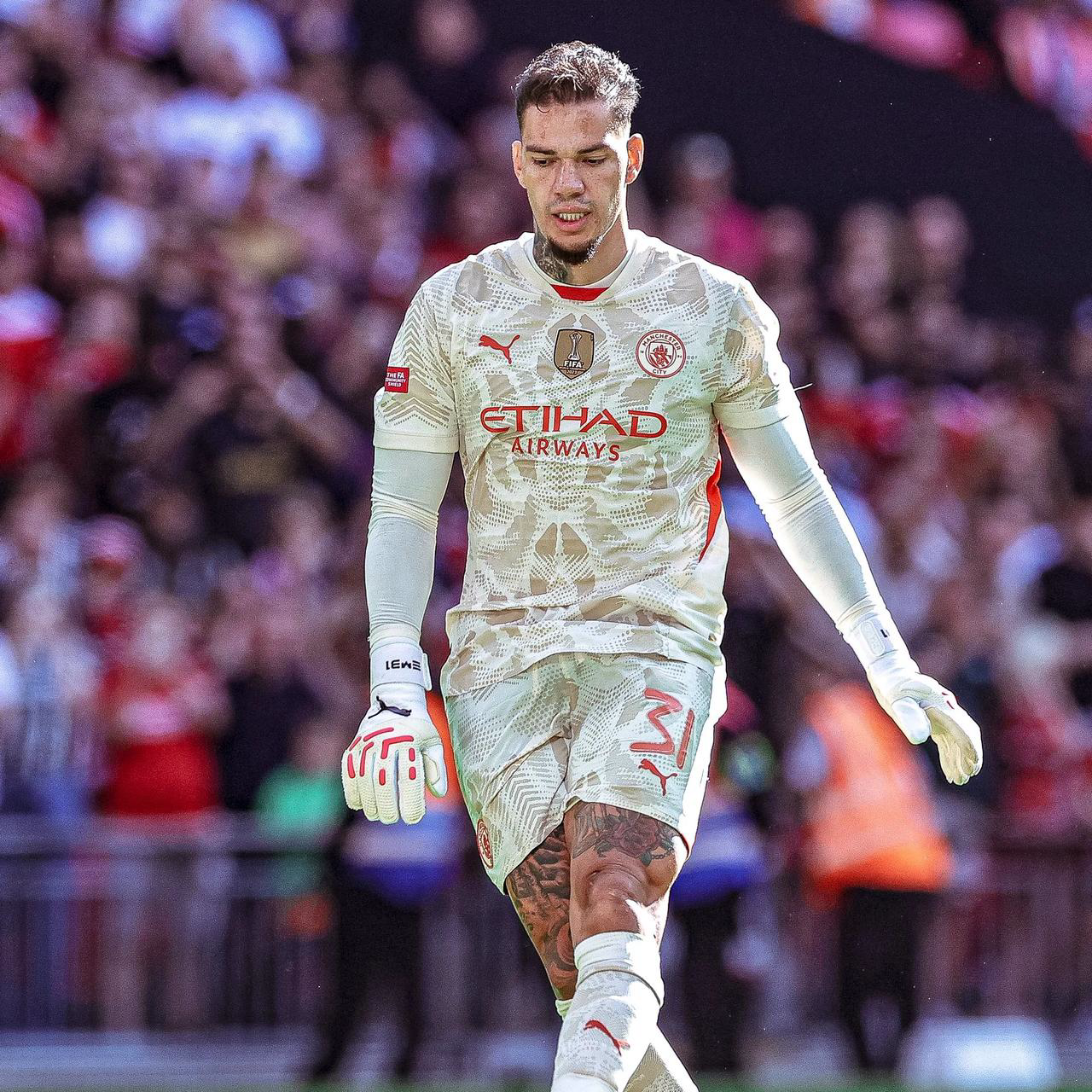 【埃德森自宣留队】曼城门将埃德森:"我会留下来,一切都结束了!