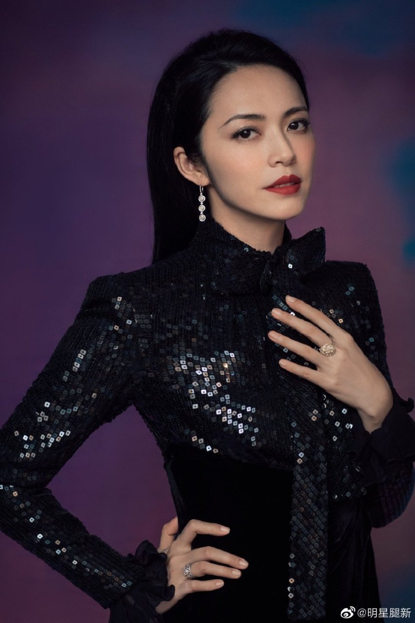 极品长腿女明星姚晨身着开叉礼服凸显好身材