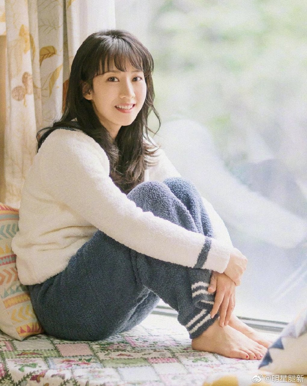 温柔气质李念居家写真