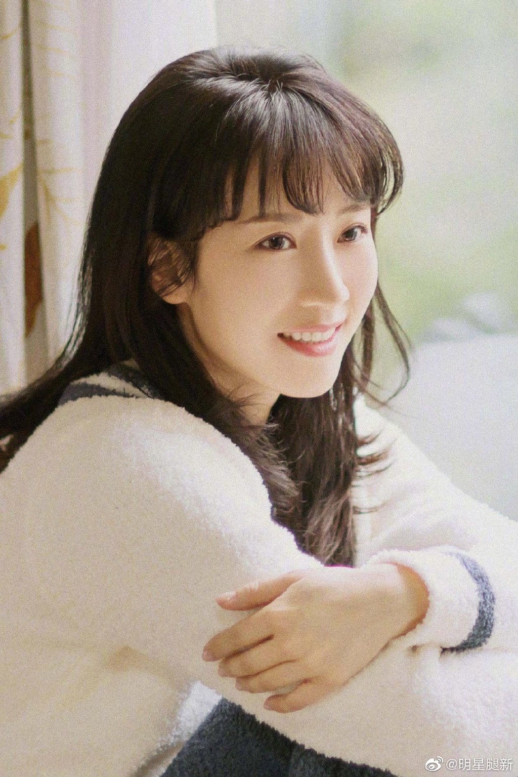 温柔气质李念居家写真