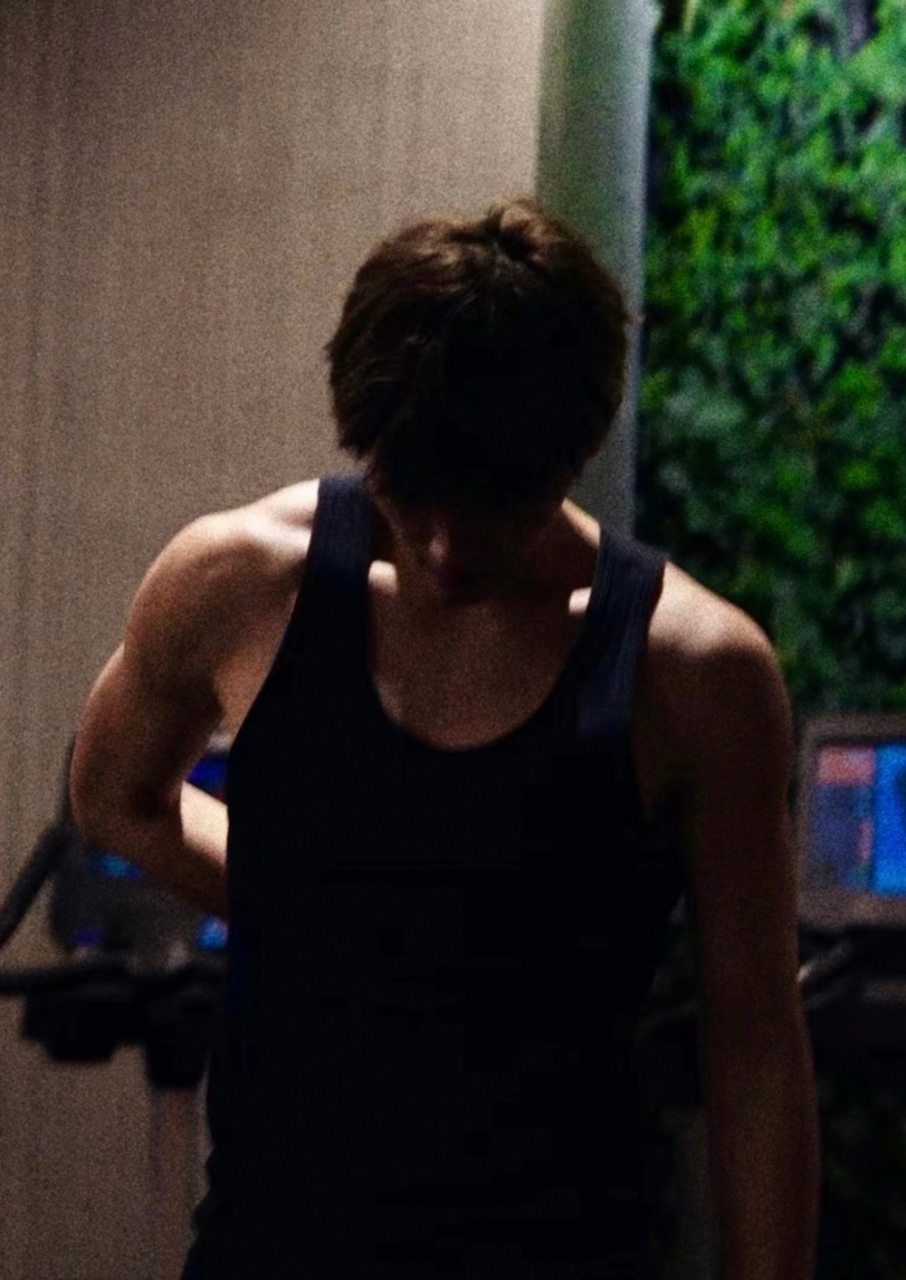 陈飞宇晒健身照