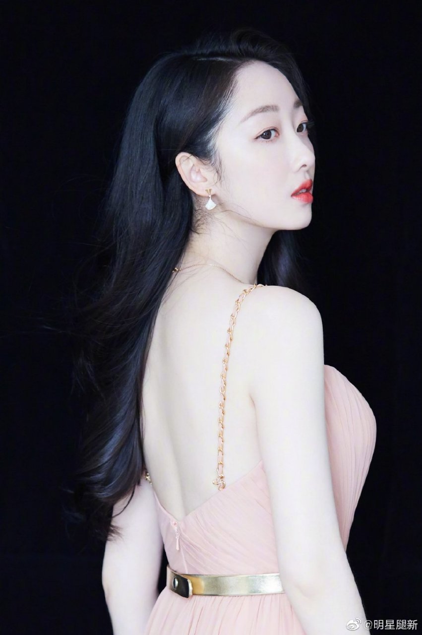 蒋梦婕梦幻写真红唇迷人