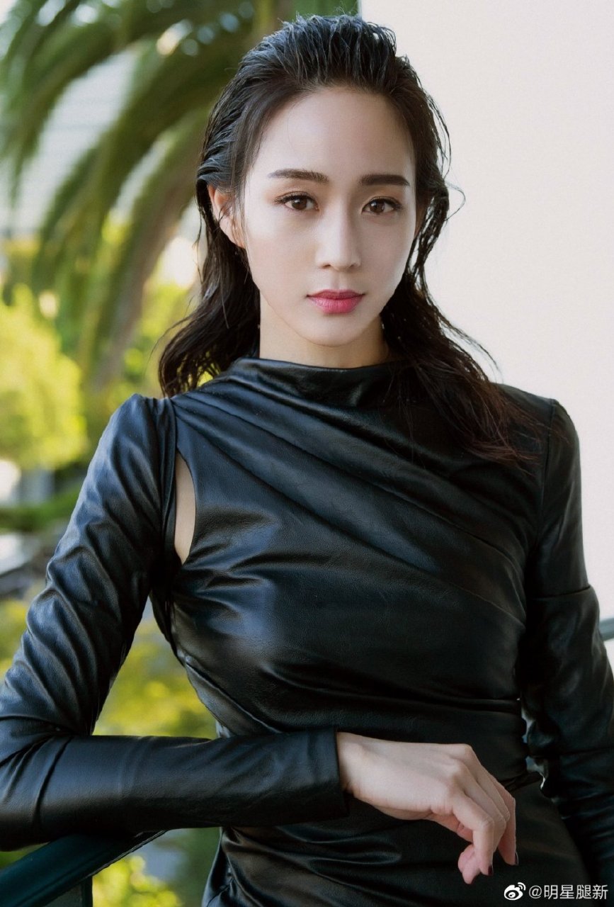 身材高挑的气质女明星张钧甯