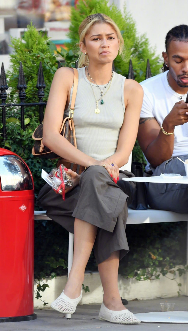 现年27岁,蜘蛛侠荷兰弟的女友赞达亚·科尔曼,貌不出众,但这几年的