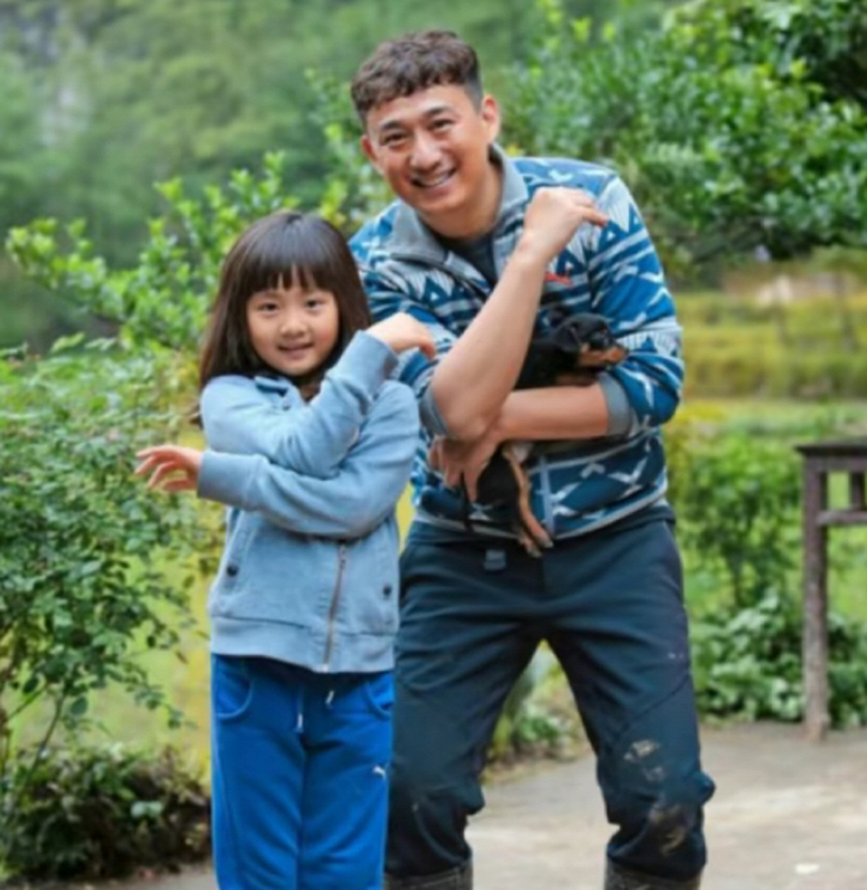 娱乐最前沿#  当年参加《爸爸去哪儿》的黄磊女儿黄多多如今18岁了