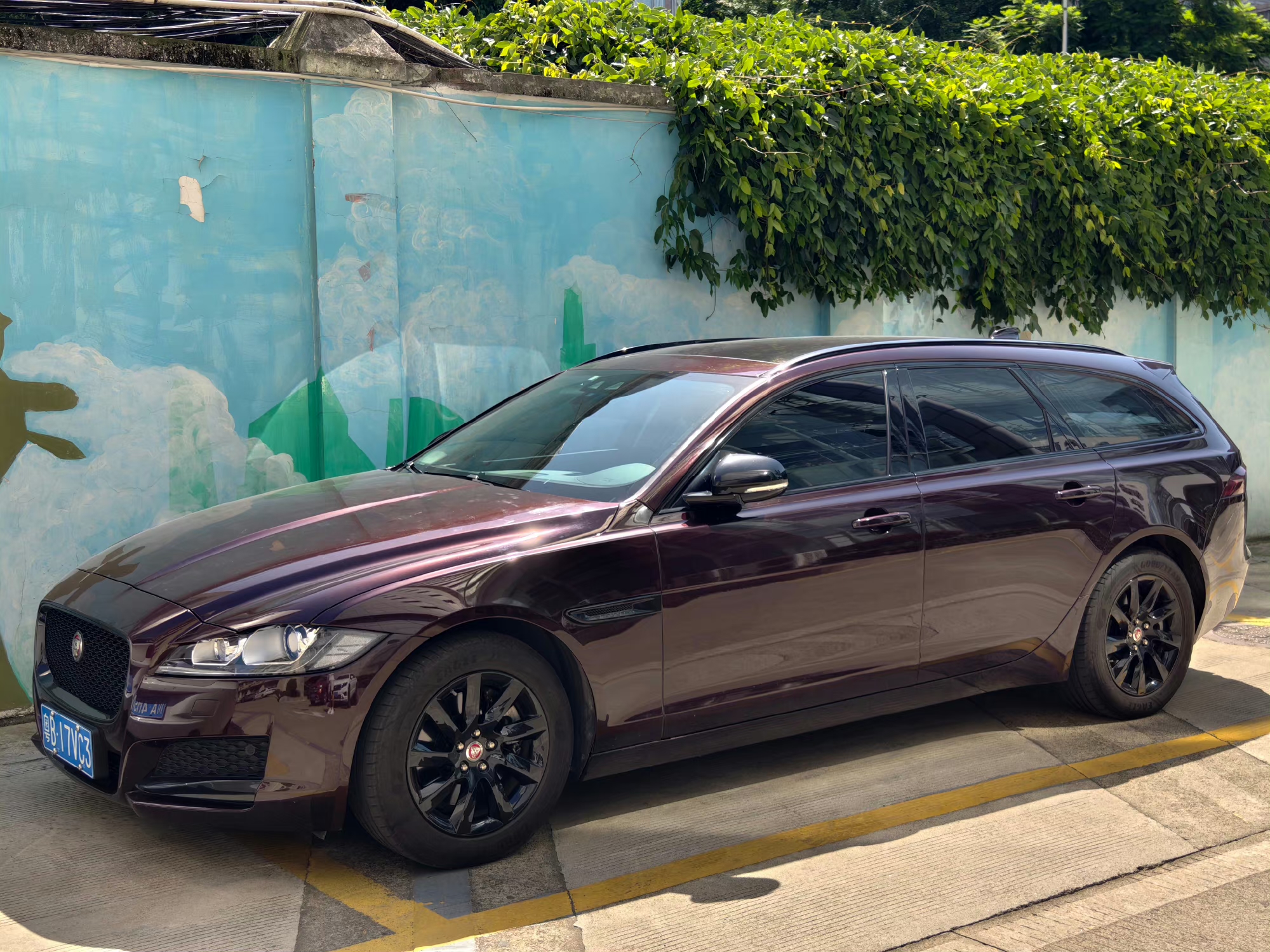 我丢,捷豹大瓦罐!车主品位极其独特![舔屏][舔屏][舔屏]