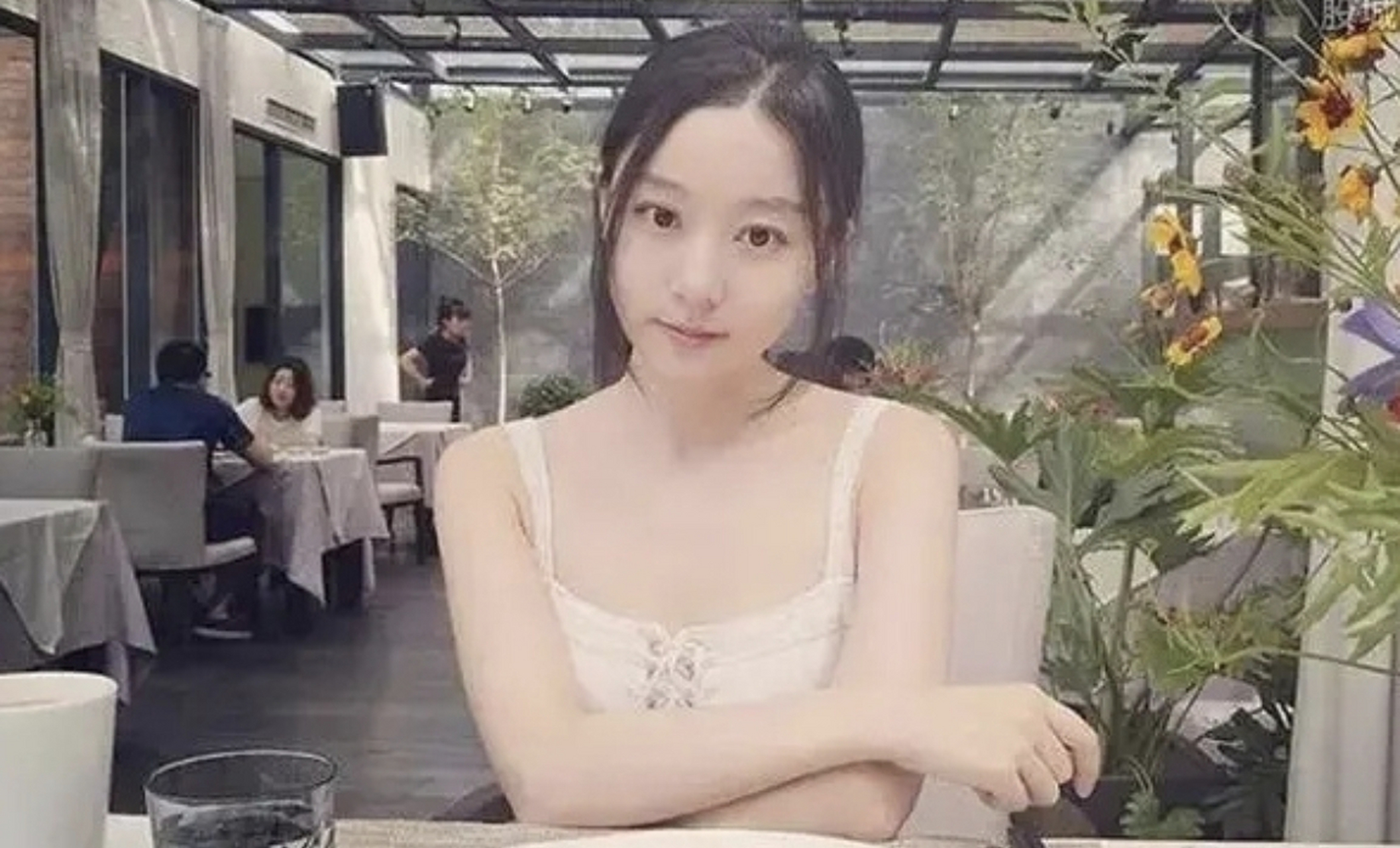 马龙妻子的夏露毕业于河海大学法律专业,目前在南京一家大型银行工作