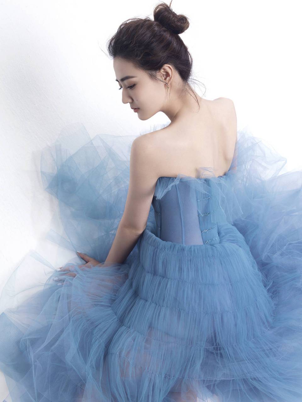 徐璐蓝纱倩影,一抹雾蓝绘就唯美梦境,灵动身姿尽显仙凡之姿