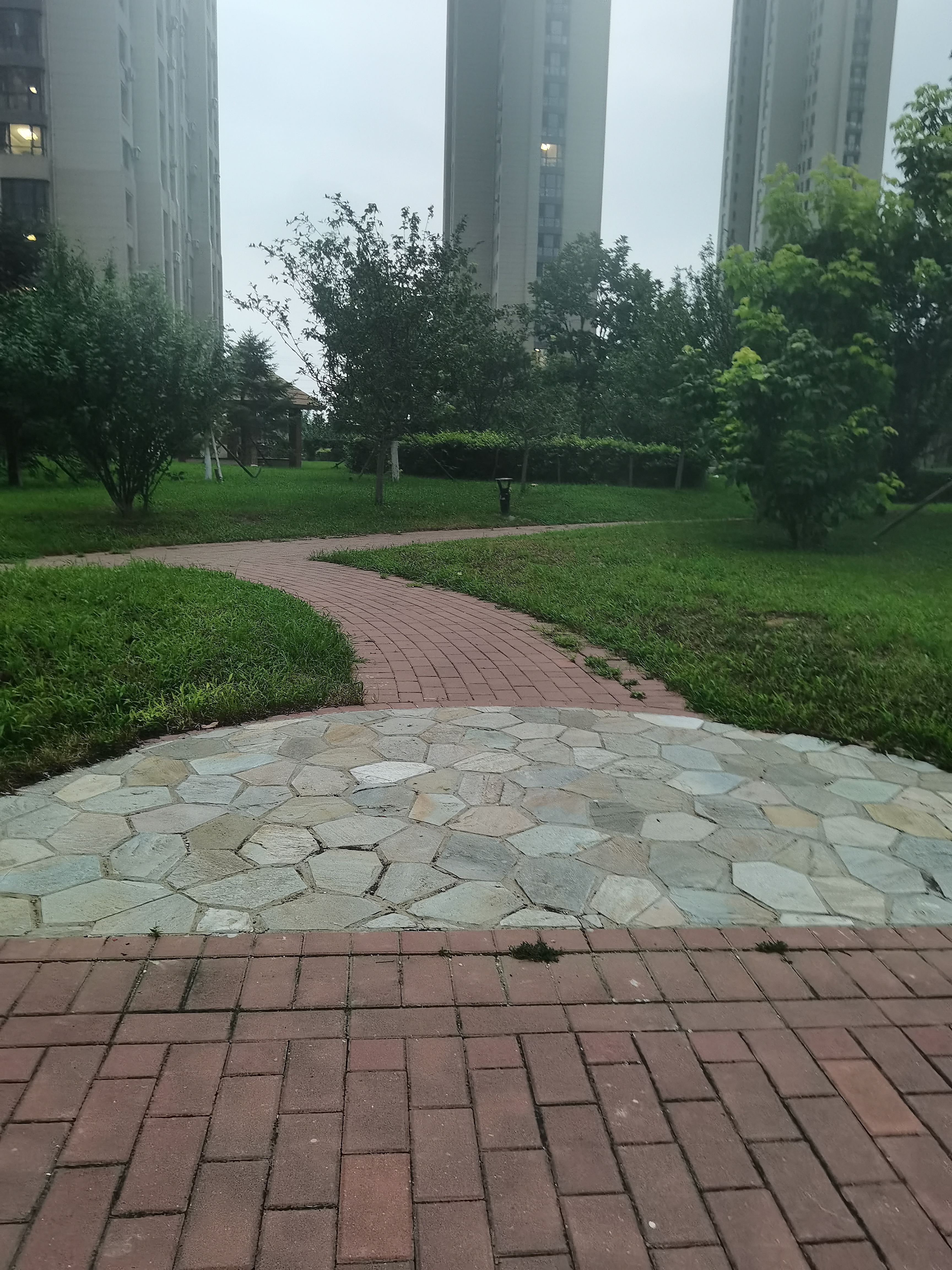 末伏,位于立秋之后,是三伏天中的最后一伏,又被叫做:秋老虎