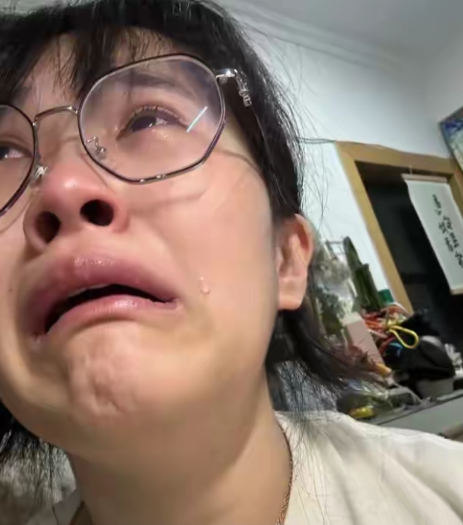 眼泪真实女生哭的图片眼泪哭泣的女生女生哭了女生哭照片女孩大哭女生