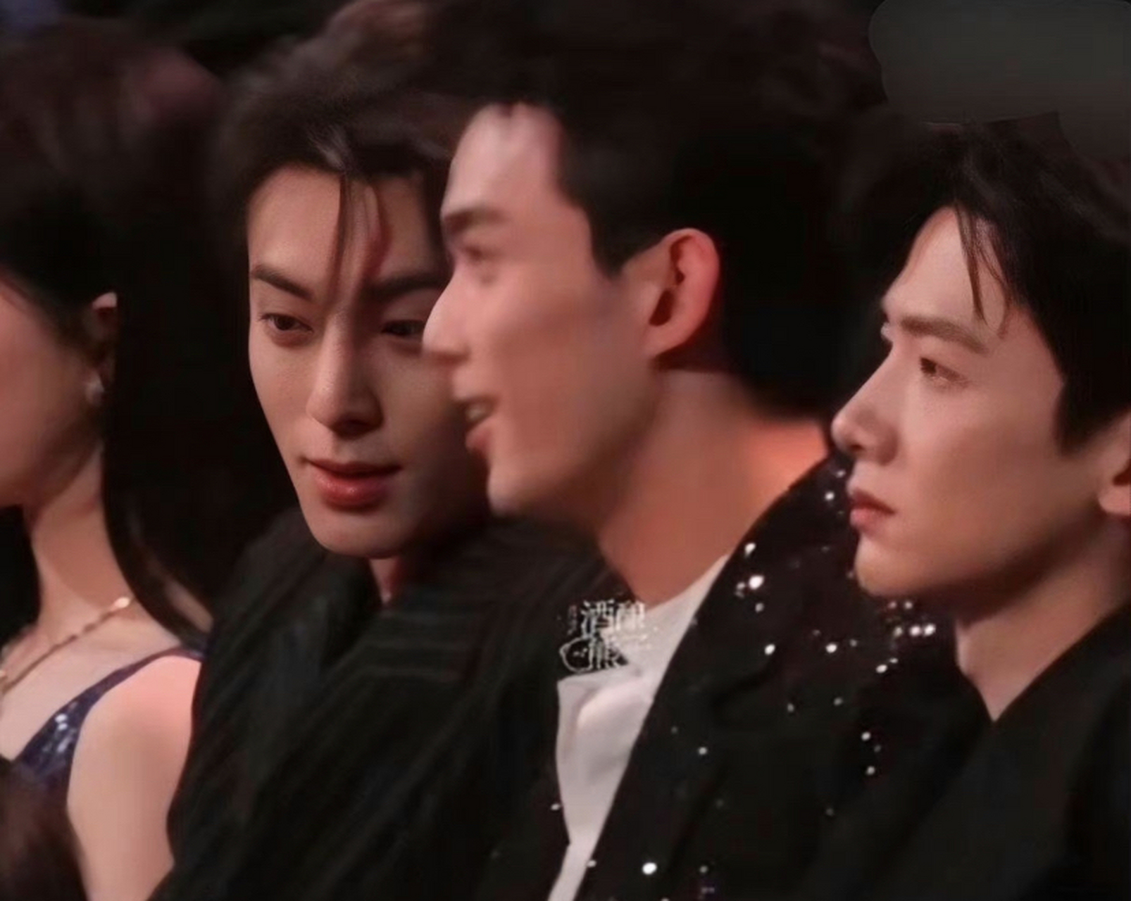 笑死我了,吴磊王鹤棣同框,网友管这叫猴王争霸……离谱,但又不知该