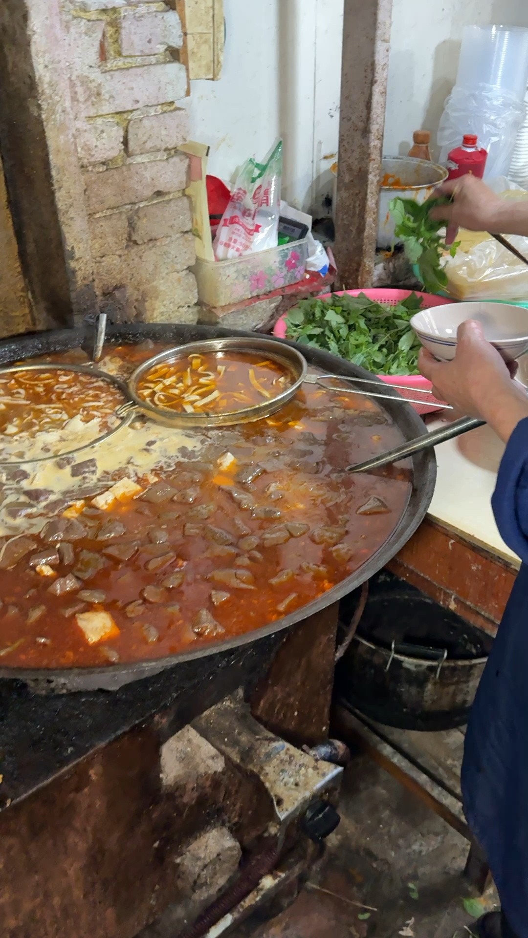 罗山街道美食图片