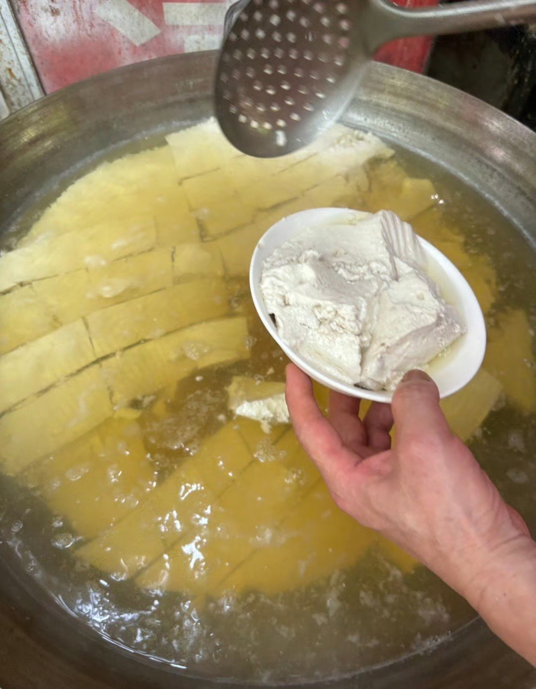 火爆菜配上甑子饭加一碗米汤等会去吃鸡睾丸