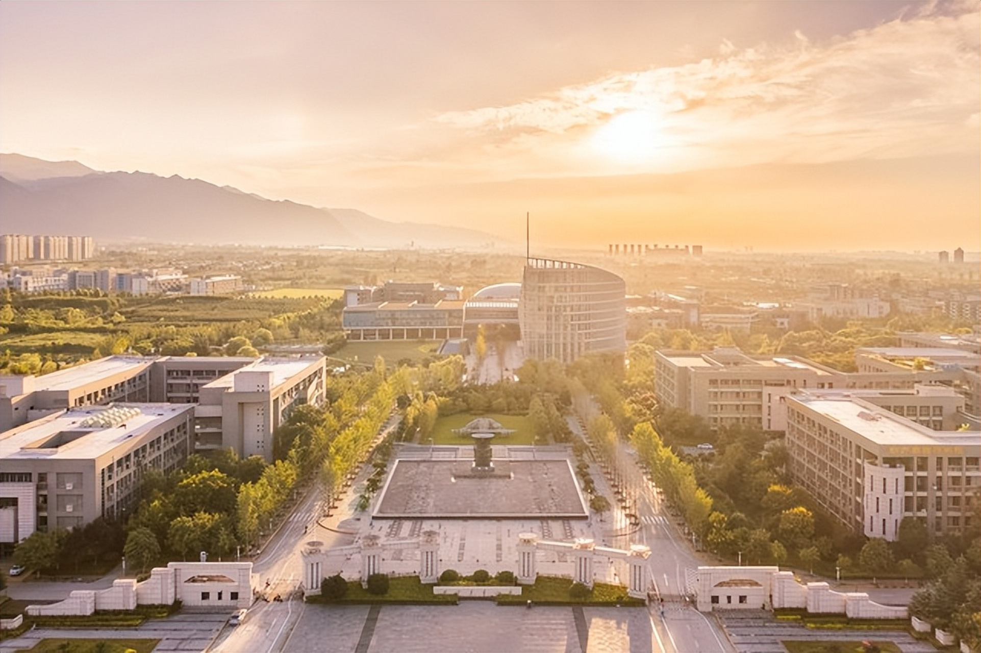 朁南大学图片