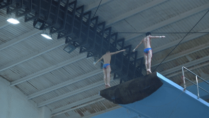 跳水炫技:3米跳板与10米跳台哪个更难?