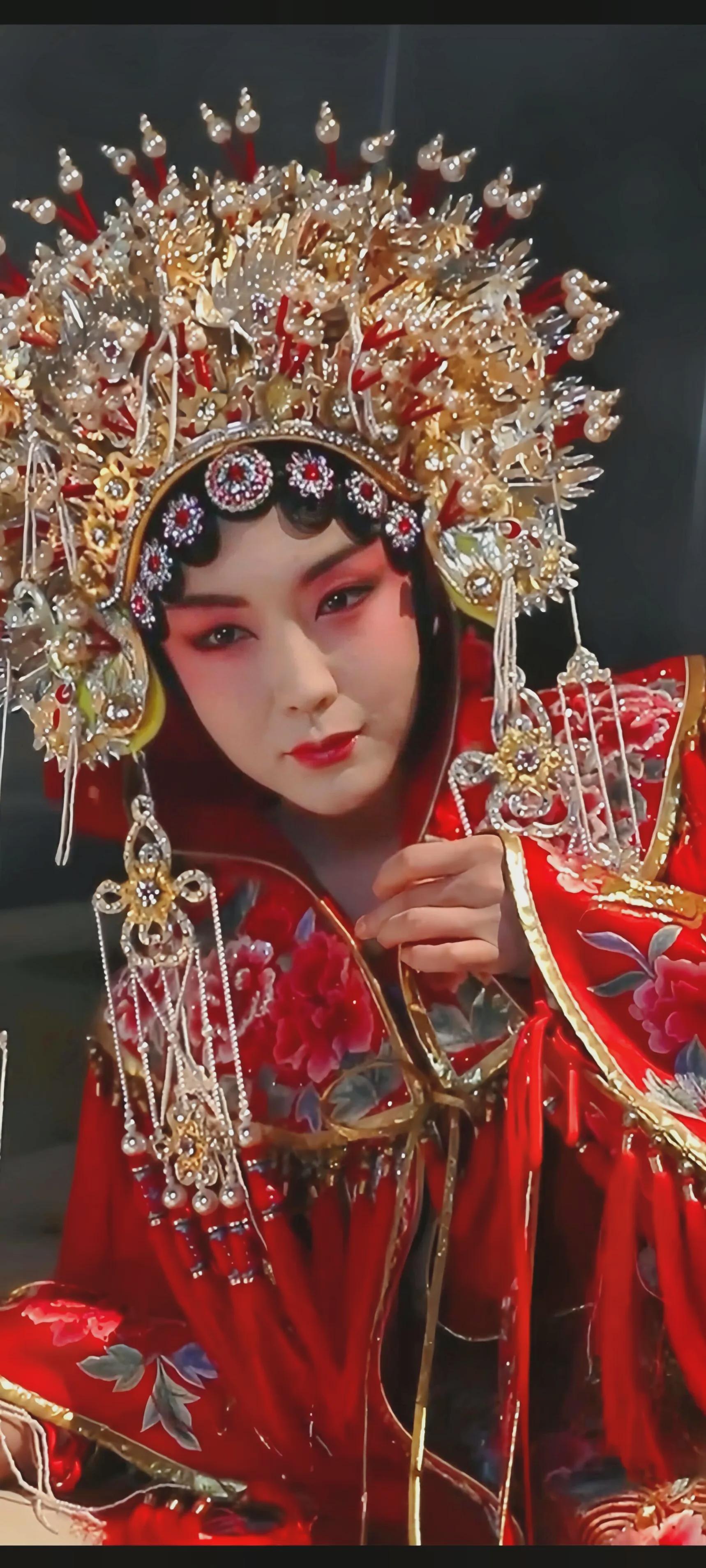 梅兰芳,京剧大师,以男扮女装闻名于世.