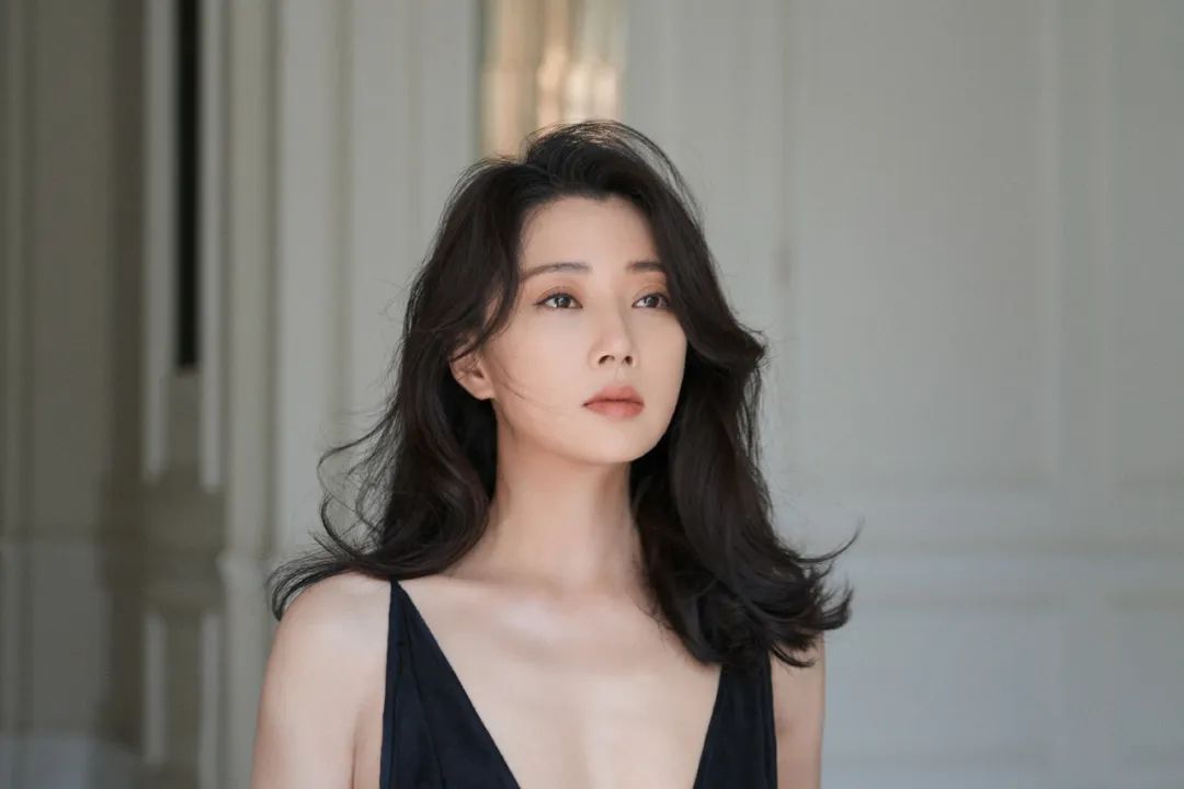 殷桃北京别墅,大到庭院种果树,满园鲜花,网友:这是真"豪宅"