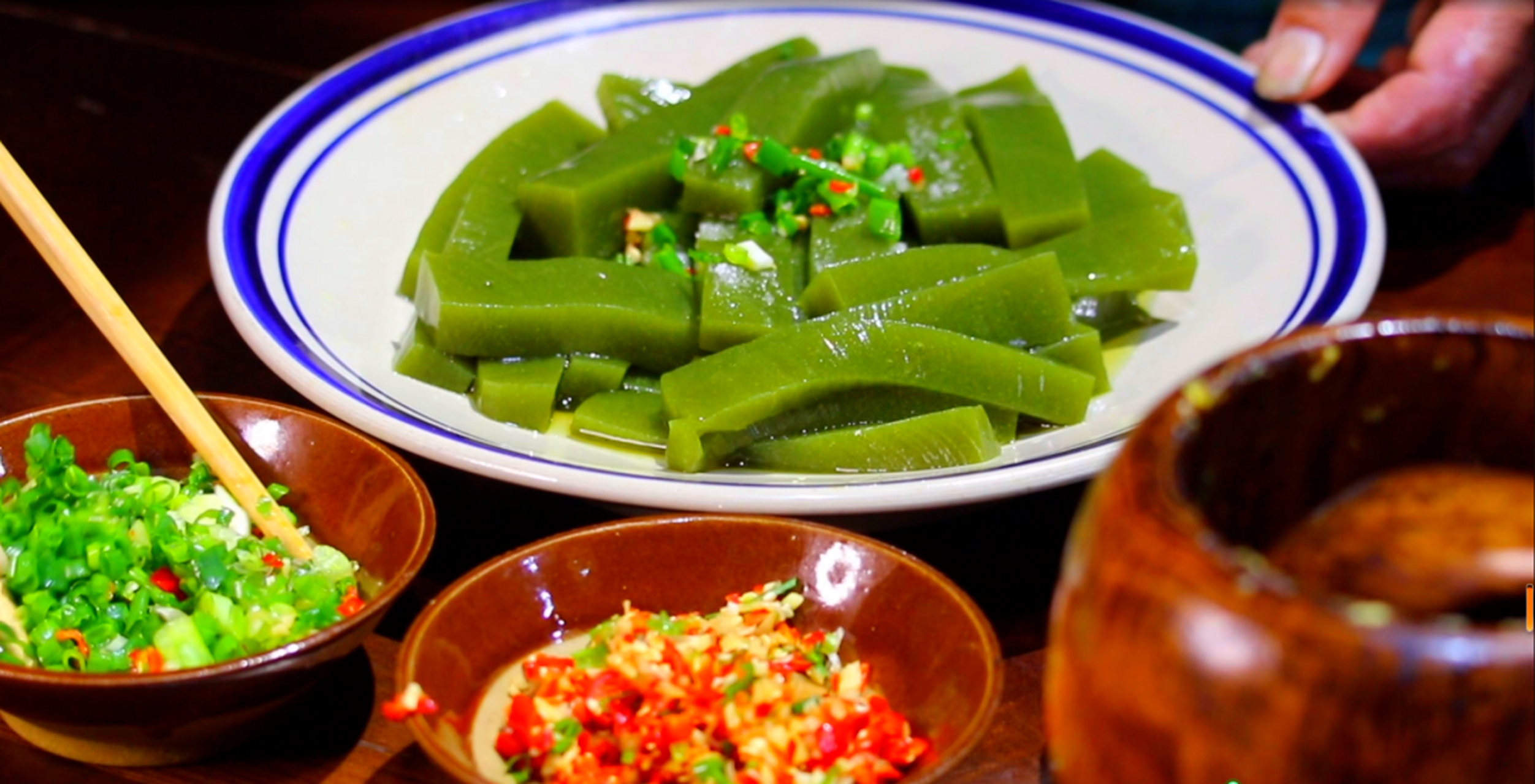 夏日炎炎,来一碗清凉消暑的神豆腐吧!