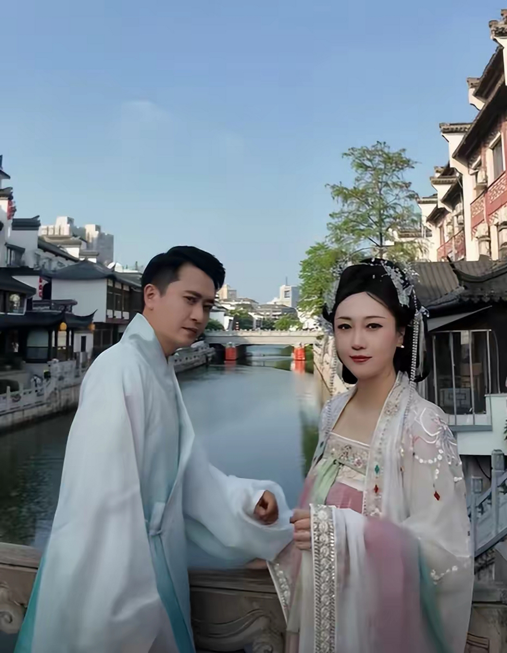 杨帆和女友穿古装衣服,真是才子佳人配美女,真好看,大家看看吧!