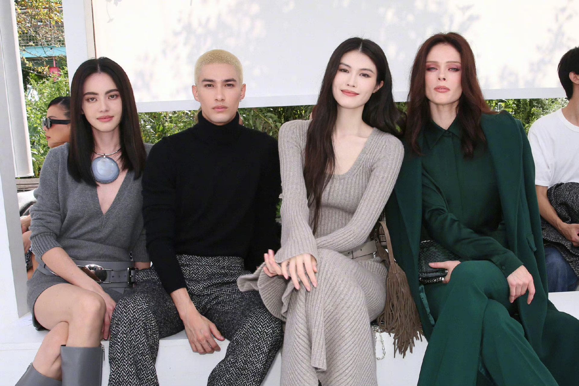 何穗真不是一般的白,比白人的肤色还要白啊.