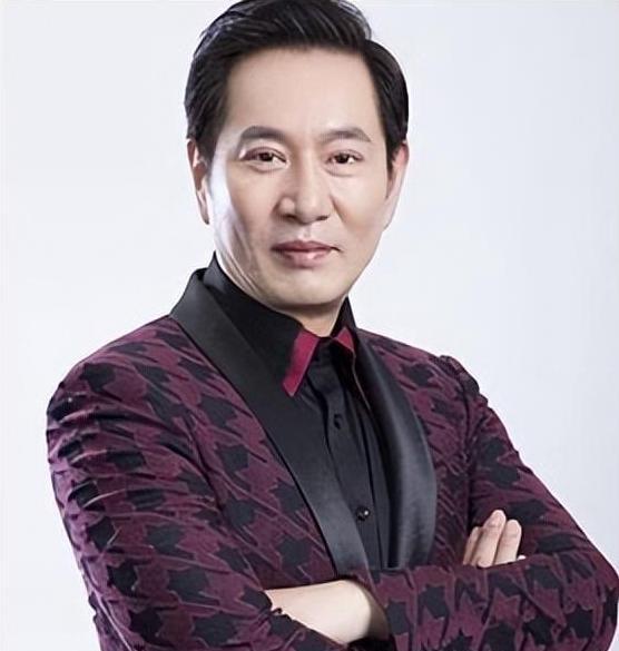 "姚刚说:"我也想结婚,但没人肯嫁啊!"记者不信:"怎么会呢?