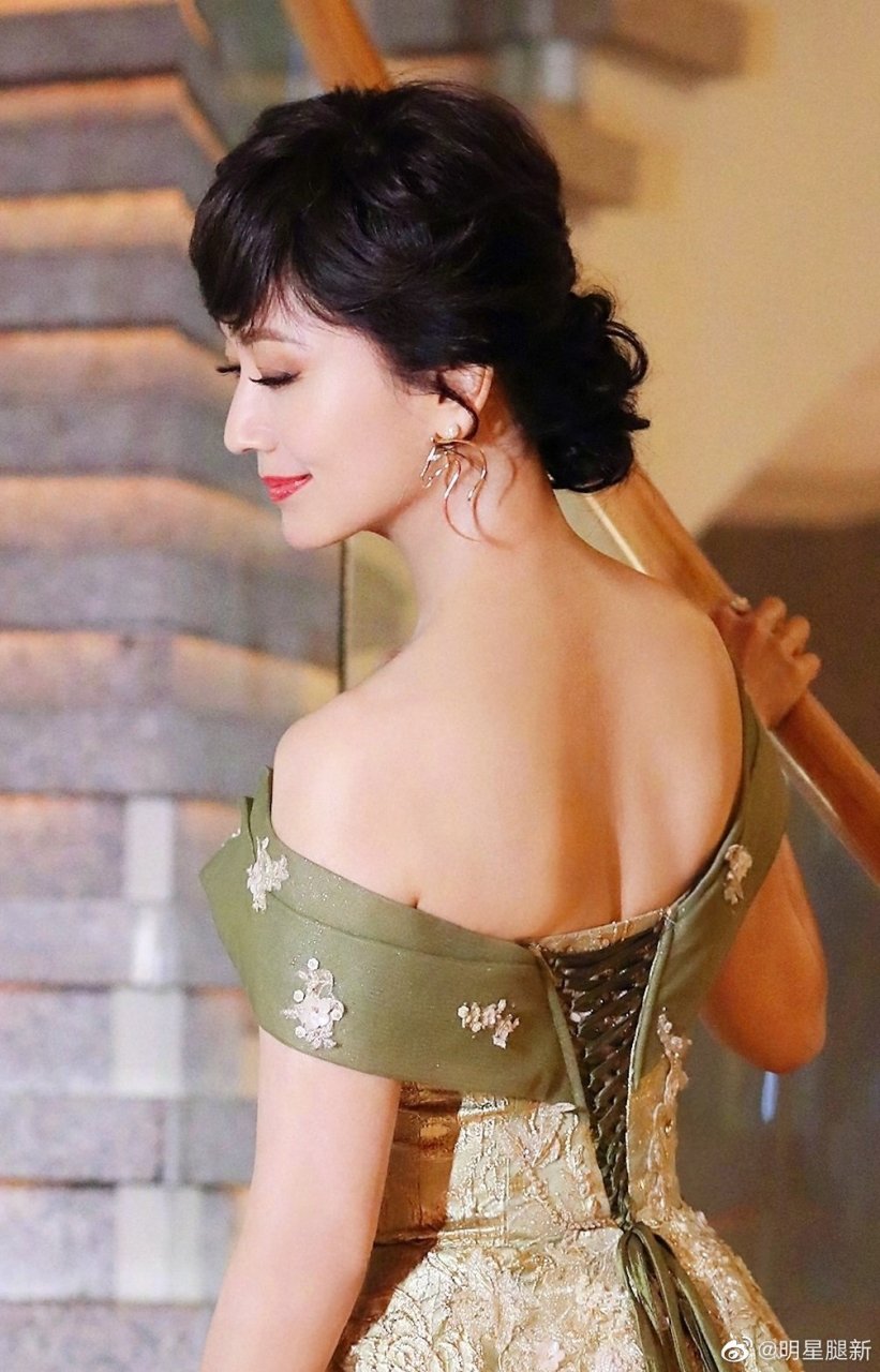 成熟韵味女星赵雅芝赵雅芝的光滑美