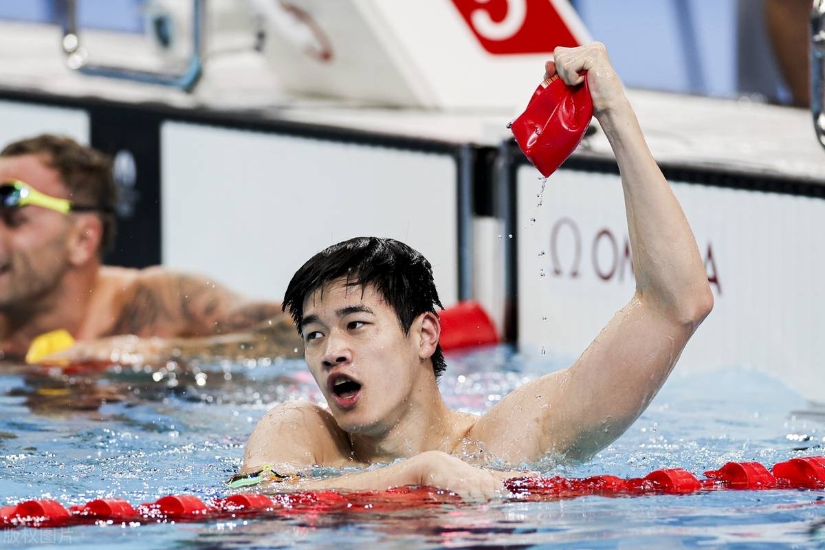 打破世界纪录,为国争光的奥运冠军潘展乐河南游泳队运动员付世豪照片