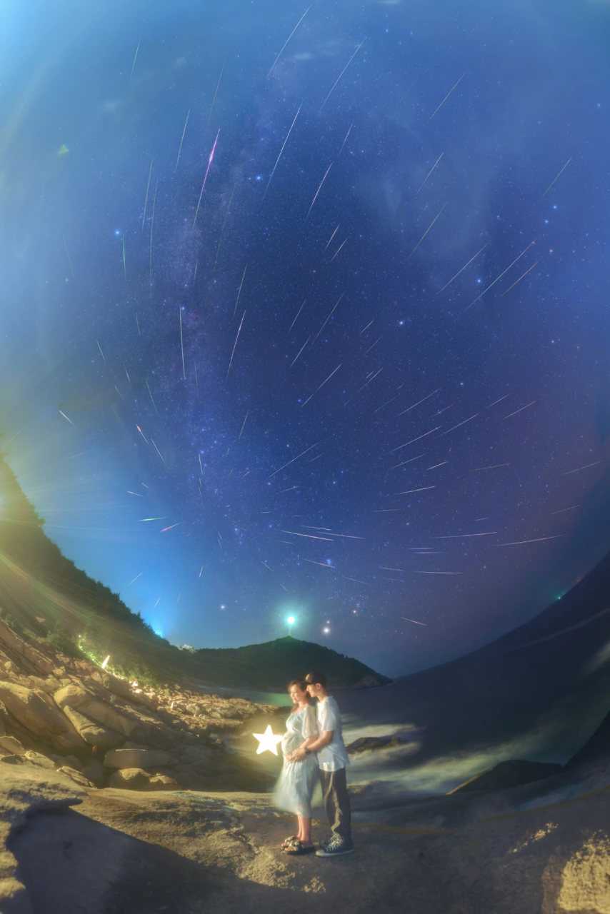 多地英仙座流星雨精彩瞬间 昨夜今晨,多地极光流星大爆发!