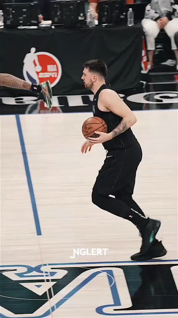 看东契奇这个胖子打球 也是一种享受