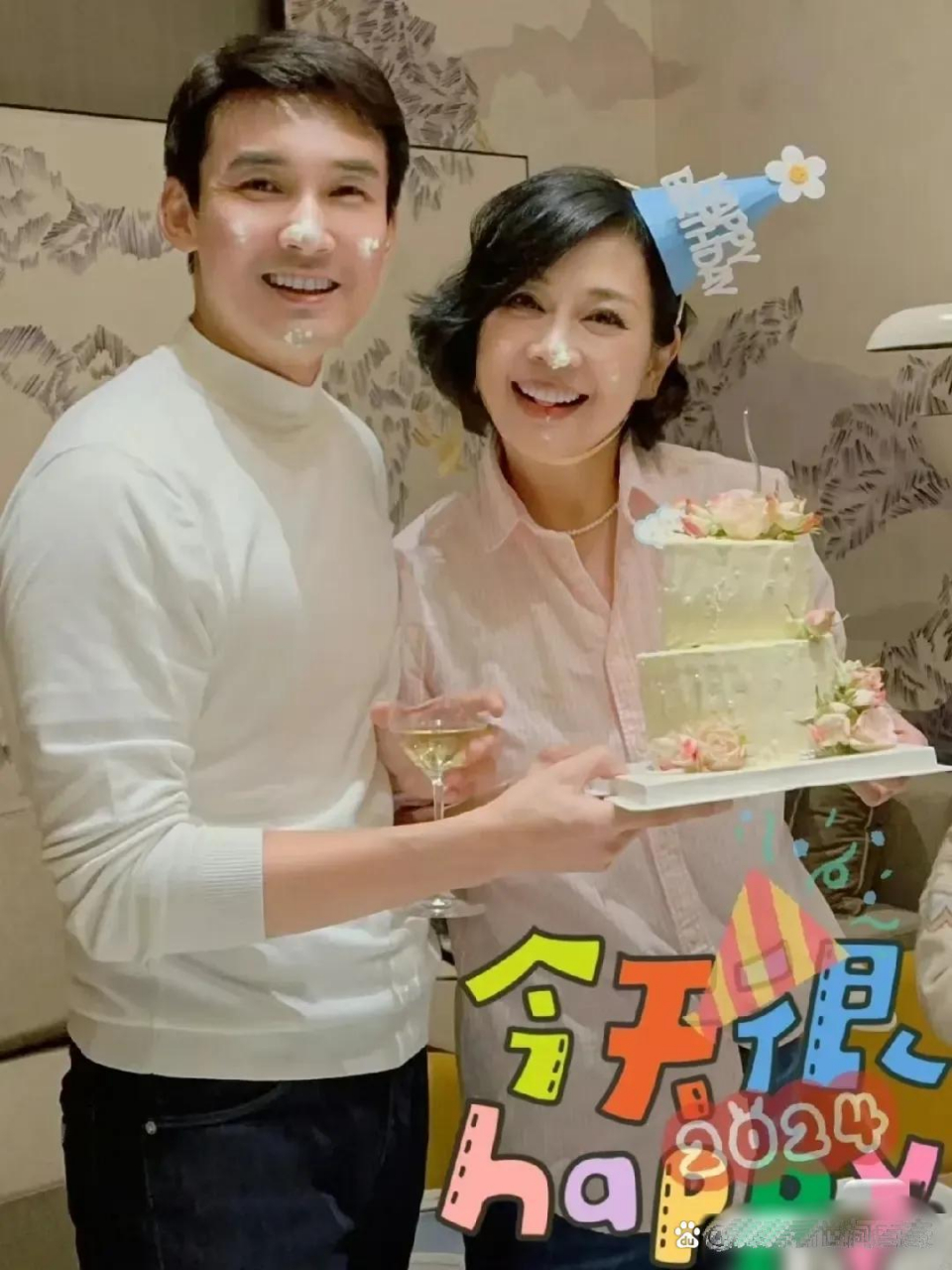 陈松伶53岁生日那天,老公张铎在社交媒体上分享了他们一起庆祝的甜蜜