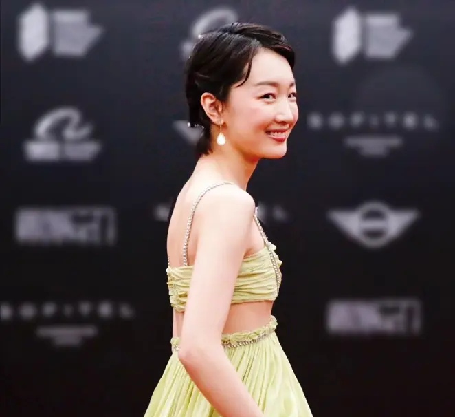 周冬雨的美真的是欣赏不来!