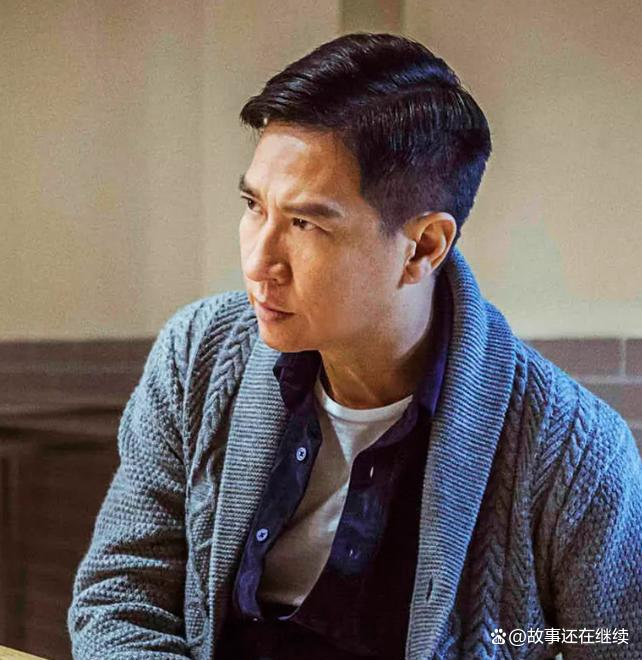 张家辉去刘嘉玲家打牌,钱包里的15万全输了,怕老婆生气,于是跟舒淇借