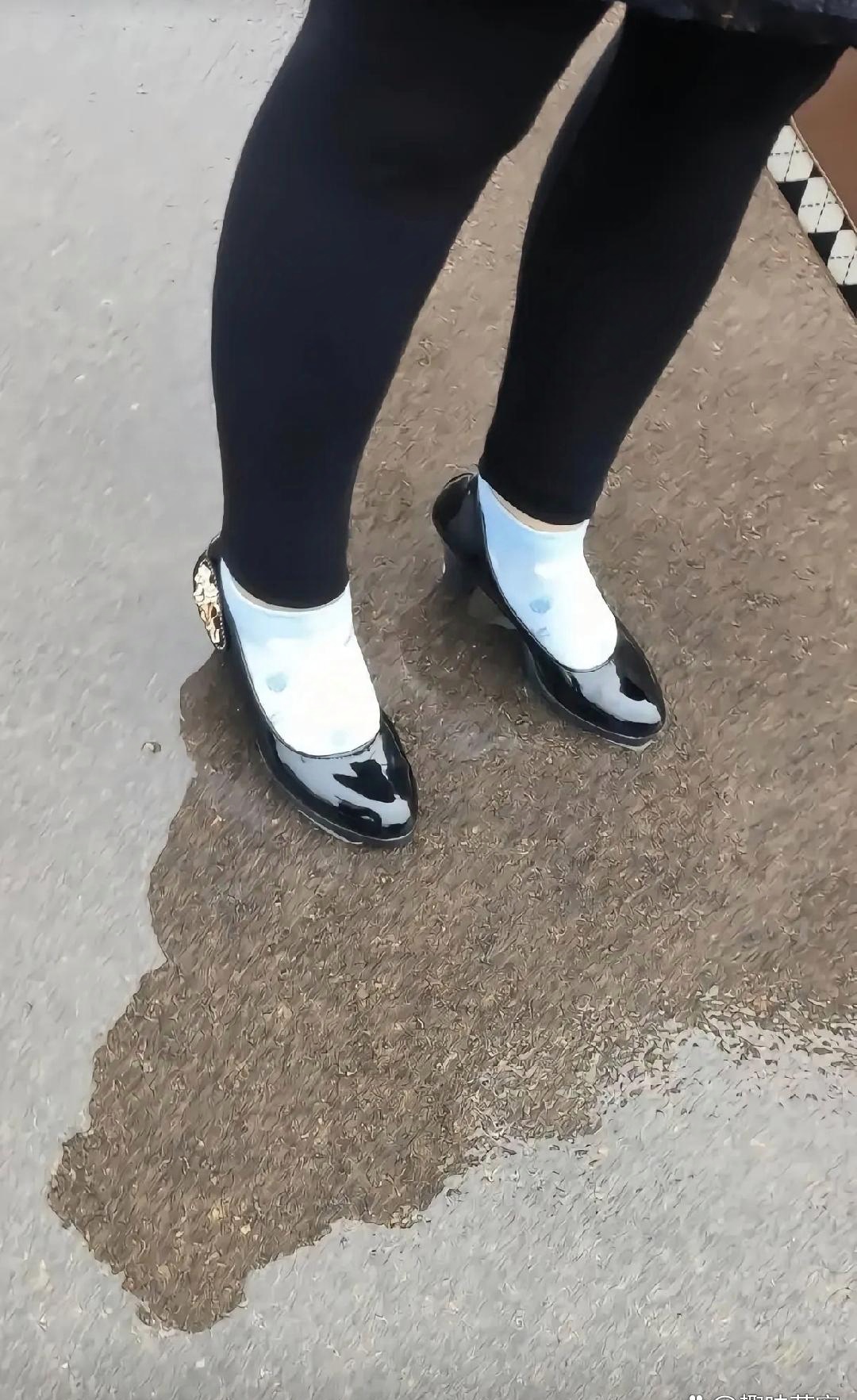 昨天儿女亲家双方终于见面,在交流过程中,亲家母在服