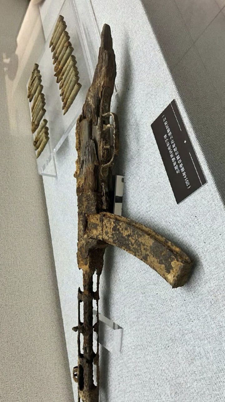 沈阳抗美援朝纪念馆拍到的两把志愿军使用过的枪,用最落后的装备打最