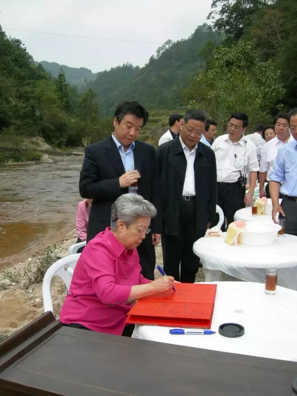 2006年10月18日,吴仪前往位于宁德市屏南县的白水洋旅游景区,察看景区